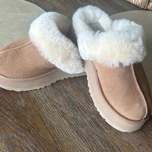 UGG disquette women’s chestnut size 6